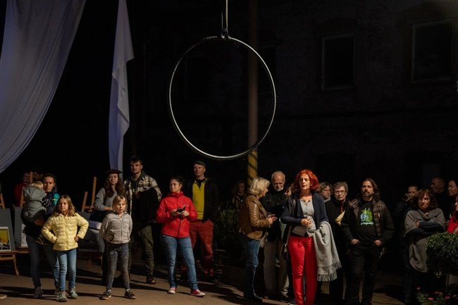 PERIFERIE NĚHY – rtěnka, sekt, vy, my a něžná periferie