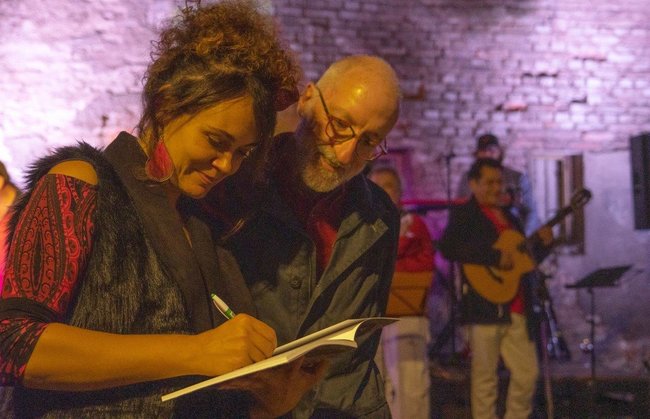 PERIFERIE NĚHY – rtěnka, sekt, vy, my a něžná periferie