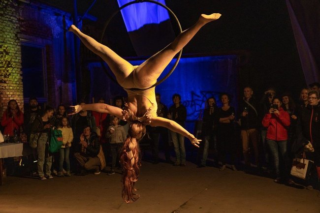 PERIFERIE NĚHY – rtěnka, sekt, vy, my a něžná periferie