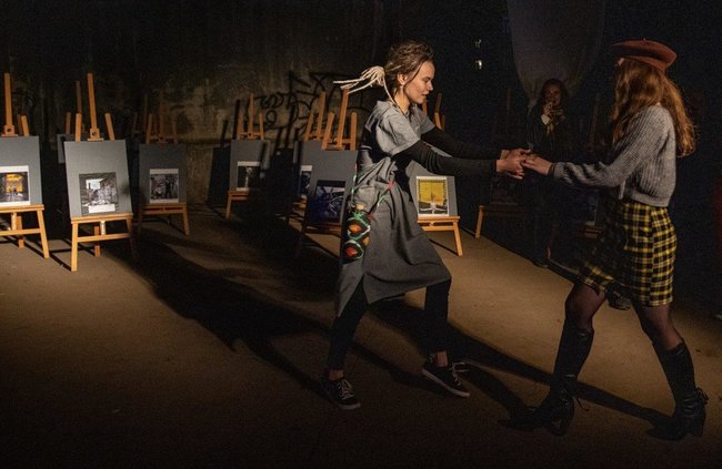 PERIFERIE NĚHY – rtěnka, sekt, vy, my a něžná periferie