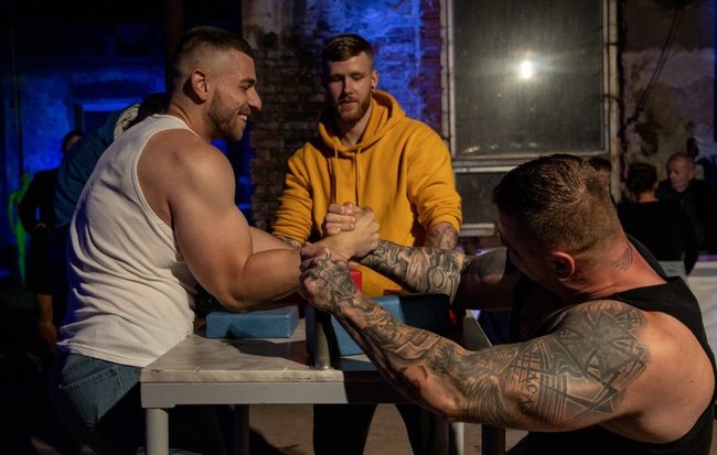 PERIFERIE NĚHY – rtěnka, sekt, vy, my a něžná periferie