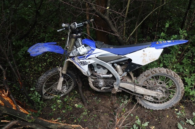 Policie hledá svědky dopravní nehody motocyklisty, který se při nehodě vážně zranil