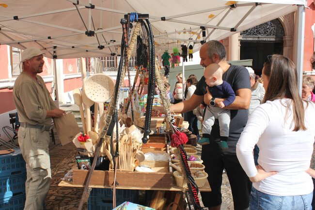 Podzimní trh láká hřejivou atmosférou končícího léta