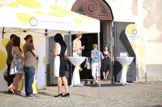 Varhanní koncert zavedl "Poklady" poprvé do kostela sv. Petra a Pavla v Broumově