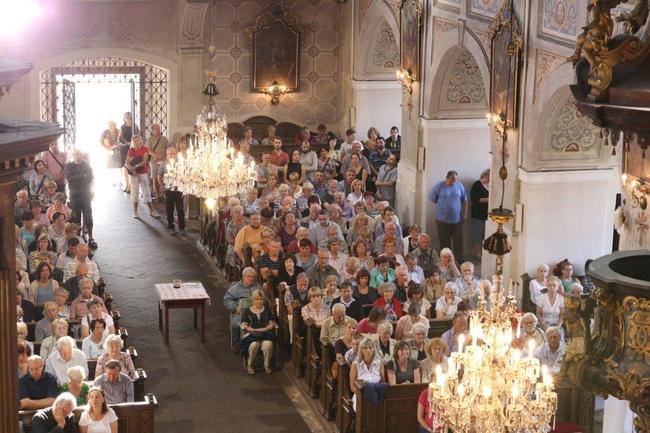 Varhanní koncert zavedl "Poklady" poprvé do kostela sv. Petra a Pavla v Broumově
