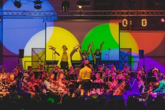 Sportovně umělecké klání s novou výstrojí si užilo na 800 fanoušků, zvýšená ostraha potřeba nebyla