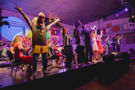 Sportovně umělecké klání s novou výstrojí si užilo na 800 fanoušků, zvýšená ostraha potřeba nebyla