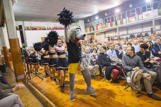 Sportovně umělecké klání s novou výstrojí si užilo na 800 fanoušků, zvýšená ostraha potřeba nebyla