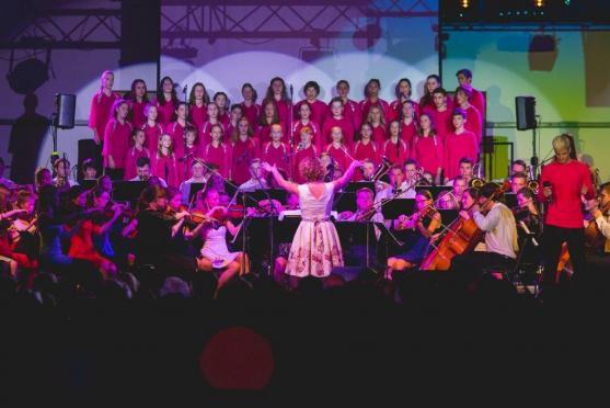 Sportovně umělecké klání s novou výstrojí si užilo na 800 fanoušků, zvýšená ostraha potřeba nebyla