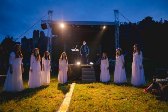 Mladý orchestr vzdal hold přírodě. Adršpašské skály naslouchaly dialogu Země a člověka