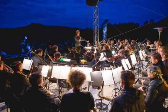 Mladý orchestr vzdal hold přírodě. Adršpašské skály naslouchaly dialogu Země a člověka