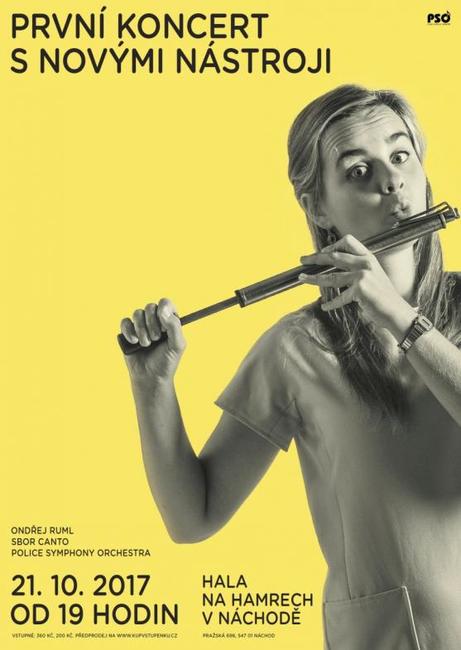 Police Symphony Orchestra ze skal do sportovní haly