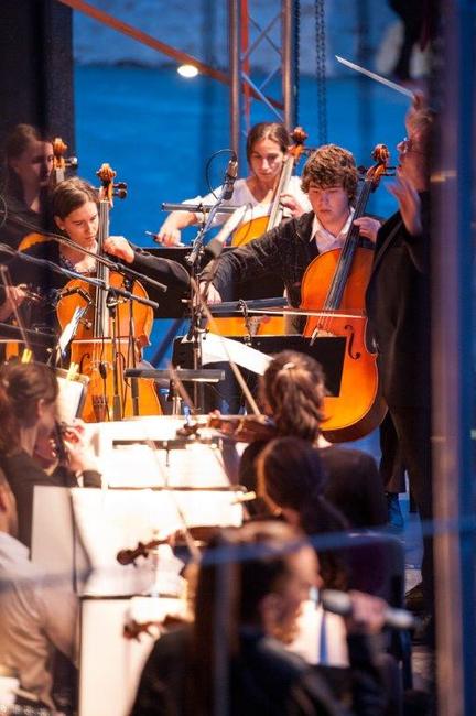 Slyšte, slyšte! Když se v Polici 30. srpna setmí…