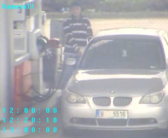 Policisté žádají veřejnost. Pozná někdo muže, který ukradl BMW?