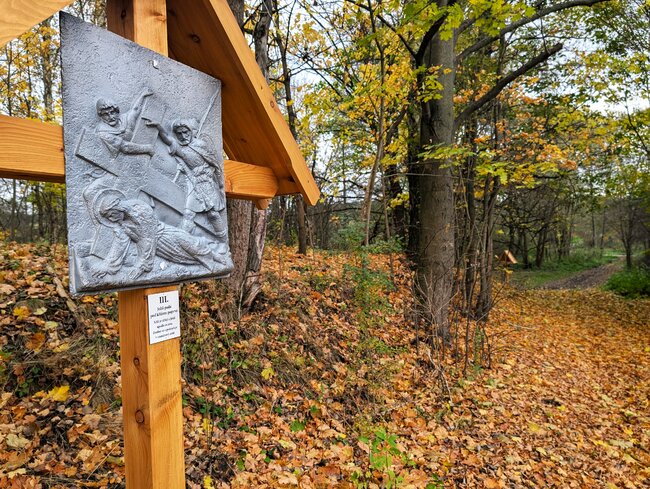 Málem skončila ve smetí. Teď křížovou cestu obnovili