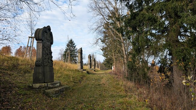 Kolem dvou tvrzí nad Stárkovem