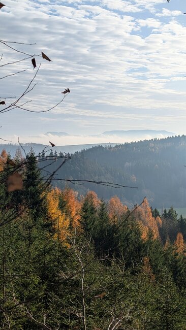 Kolem dvou tvrzí nad Stárkovem