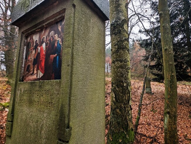 Božanov obnovil křížovou cestu u Mariánské studánky