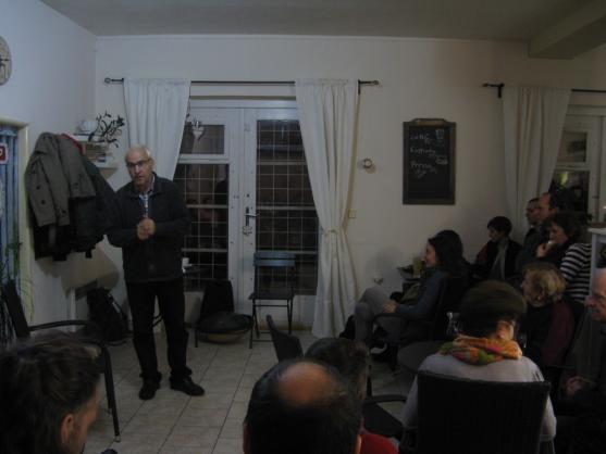 Jiří Šámal zahrál v polické BB Kavárně na zvukovou sochu