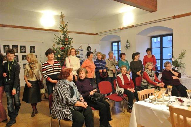 Výstava seniorů nazvaná Romantické Vánoce má po vernisáži 