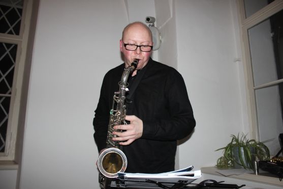 Klášterní kavárnou zněly jazzové improvizace na saxofon 