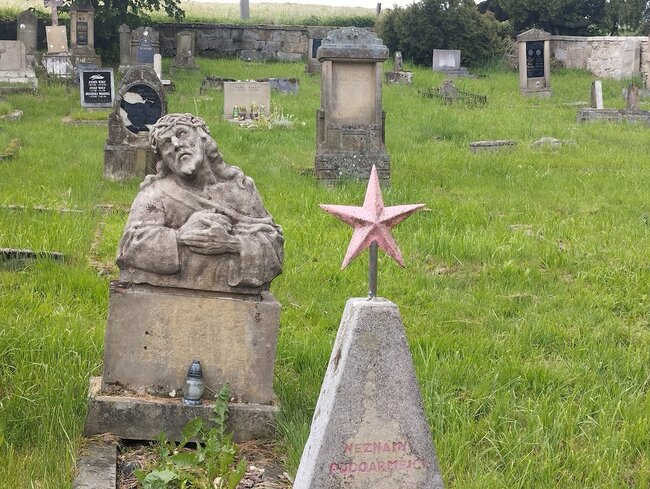 Postarat se o kamennou kroniku. Staré německé hroby mají šanci na záchranu