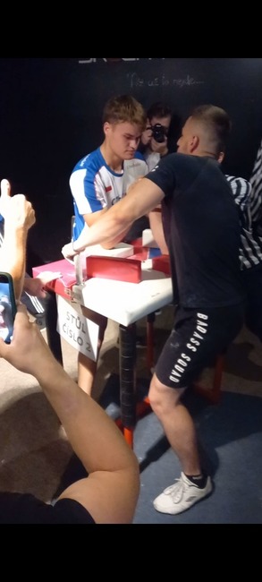 Broumovští armwrestleři přivezli z mistrovství republiky tři medaile