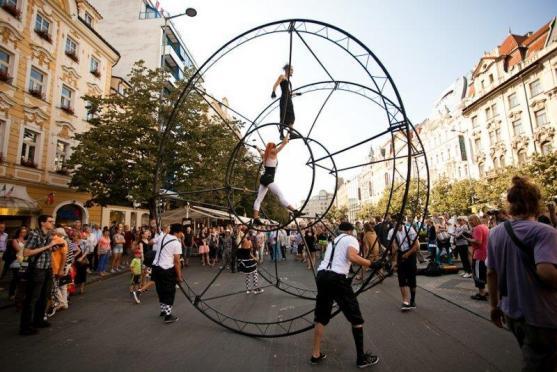 Slyšte, slyšte! Když se v Polici 30. srpna setmí…