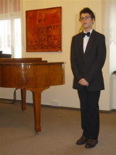 V oblastním kole soutěže Karlovarský skřivánek 2012 soutěžilo v Broumově 28 zpěváků