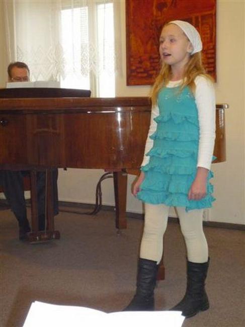 V oblastním kole soutěže Karlovarský skřivánek 2012 soutěžilo v Broumově 28 zpěváků