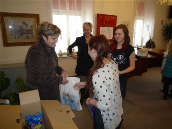 V oblastním kole soutěže Karlovarský skřivánek 2012 soutěžilo v Broumově 28 zpěváků