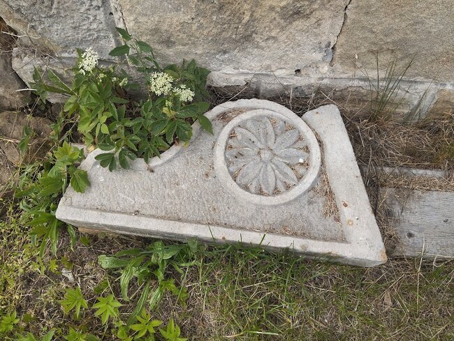 Postarat se o kamennou kroniku. Staré německé hroby mají šanci na záchranu