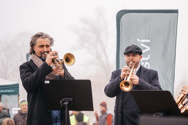 Alej svobody pomohl sázet i prezident Petr Pavel