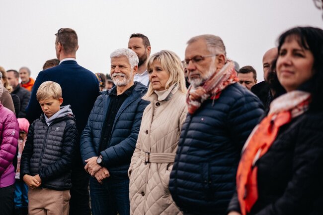 Alej svobody pomohl sázet i prezident Petr Pavel