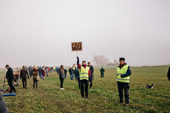 Alej svobody pomohl sázet i prezident Petr Pavel