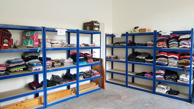 Město Náchod zřizuje sociální šatník