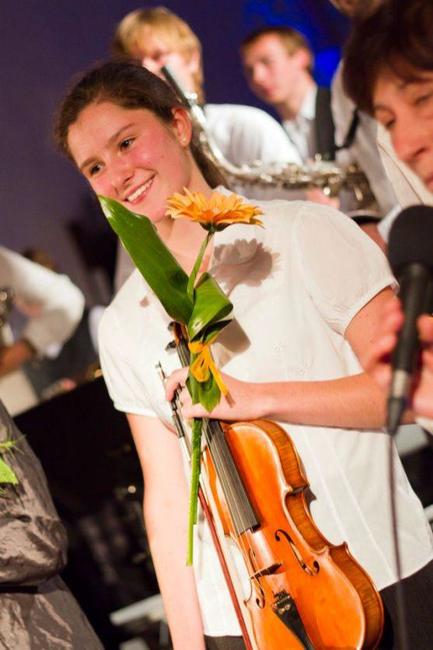 Sourozenci, 15letá a 17letý, založili před dvěma lety 50členný symfonický orchestr