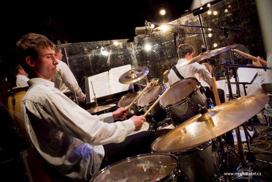 Sourozenci, 15letá a 17letý, založili před dvěma lety 50členný symfonický orchestr