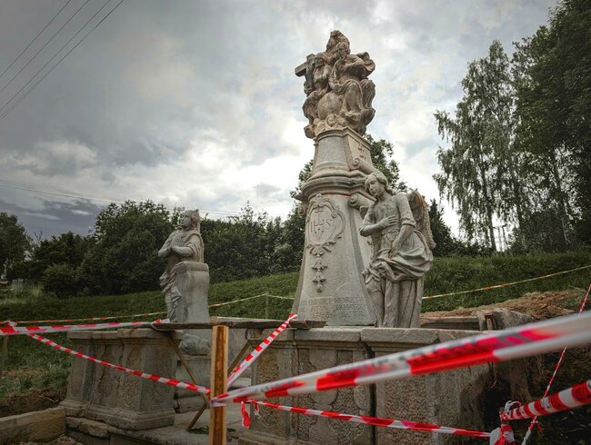 Sousoší Nejsvětější Trojice prochází rekonstrukcí
