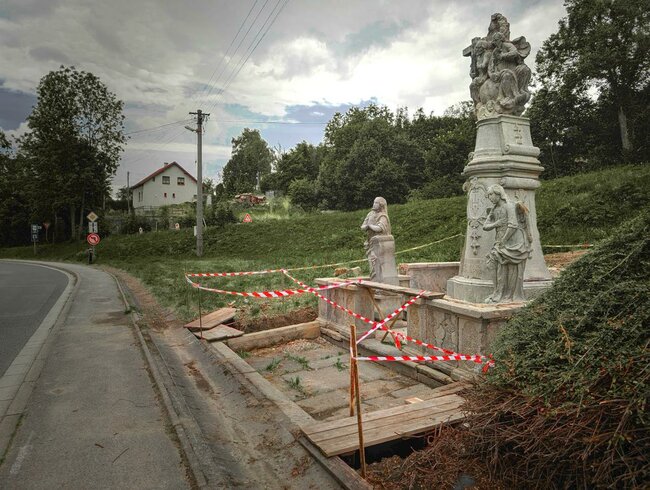 Sousoší Nejsvětější Trojice prochází rekonstrukcí