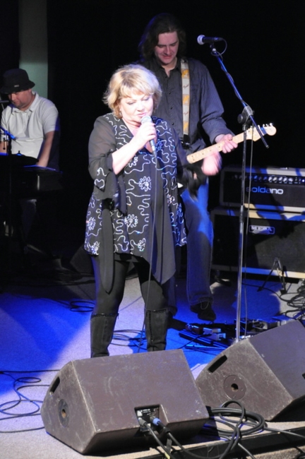 Věra Špinarová na fotografiích z koncertu v Broumově