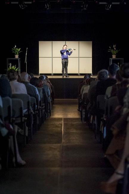 Výtěžek z benefičního koncertu Pavla Šporcla putuje na podporu festivalu Za poklady Broumovska