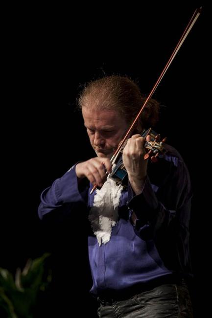 Výtěžek z benefičního koncertu Pavla Šporcla putuje na podporu festivalu Za poklady Broumovska