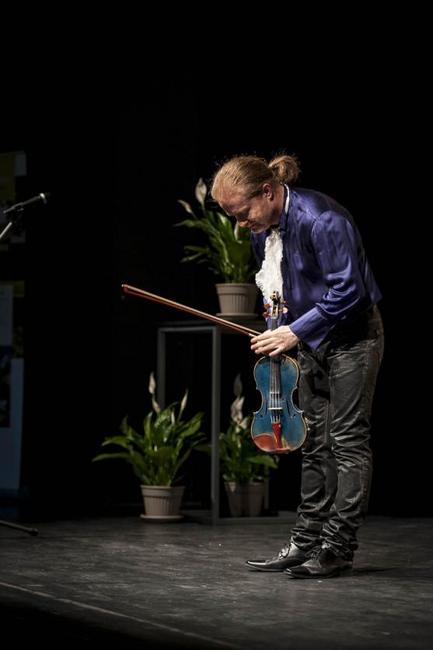 Výtěžek z benefičního koncertu Pavla Šporcla putuje na podporu festivalu Za poklady Broumovska