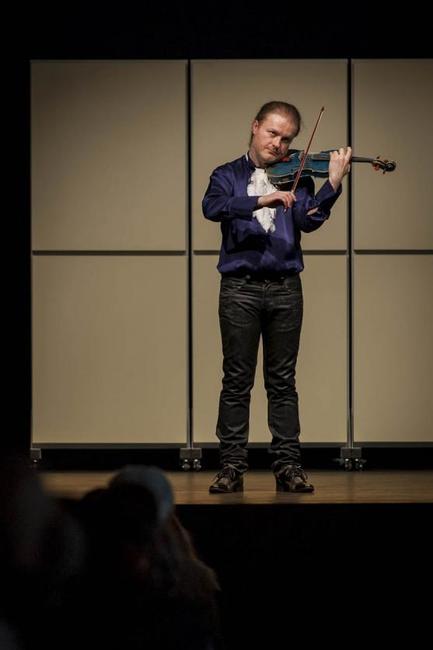 Výtěžek z benefičního koncertu Pavla Šporcla putuje na podporu festivalu Za poklady Broumovska