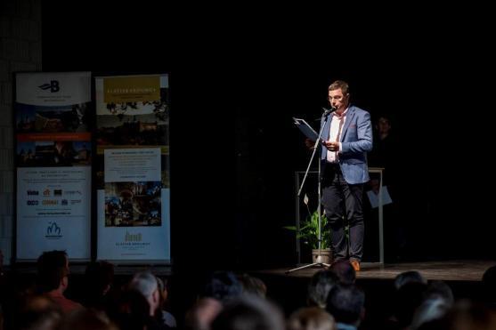 Výtěžek z benefičního koncertu Pavla Šporcla putuje na podporu festivalu Za poklady Broumovska