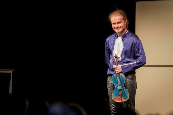 Výtěžek z benefičního koncertu Pavla Šporcla putuje na podporu festivalu Za poklady Broumovska