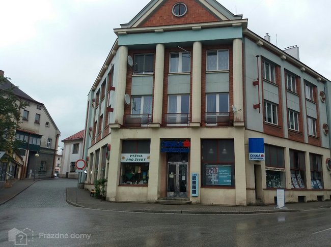 Česká spořitelna uzavírá svoji pobočku v Polici nad Metují