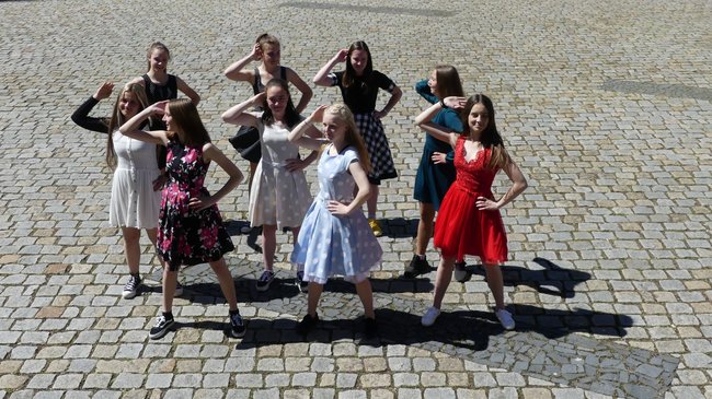 Starci na chmelu živě v Broumově