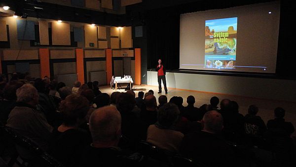 Cyklocestovatel Martin Stiller přijel do Broumova, aby představil českou předpremiéru filmu Půl roku a 7 000 km v sedle kola Amerikou